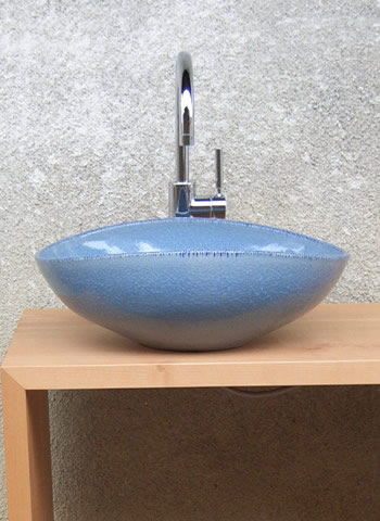 Lavabo hellblau verformt